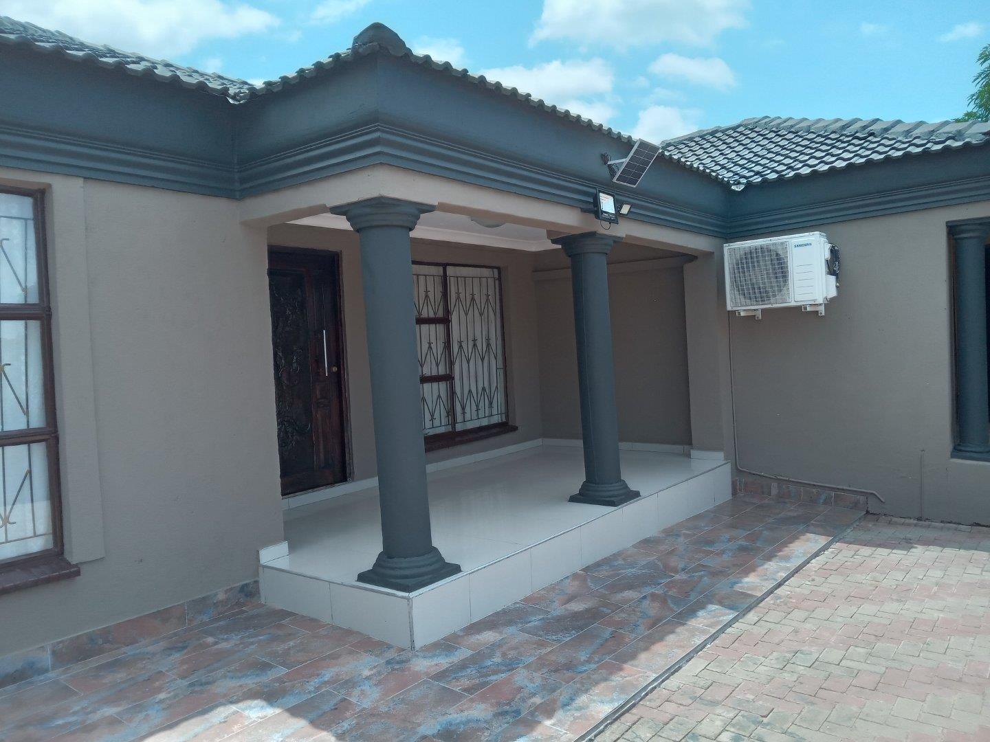 3 Bedroom House for sale in Nkowankowa P24113935325