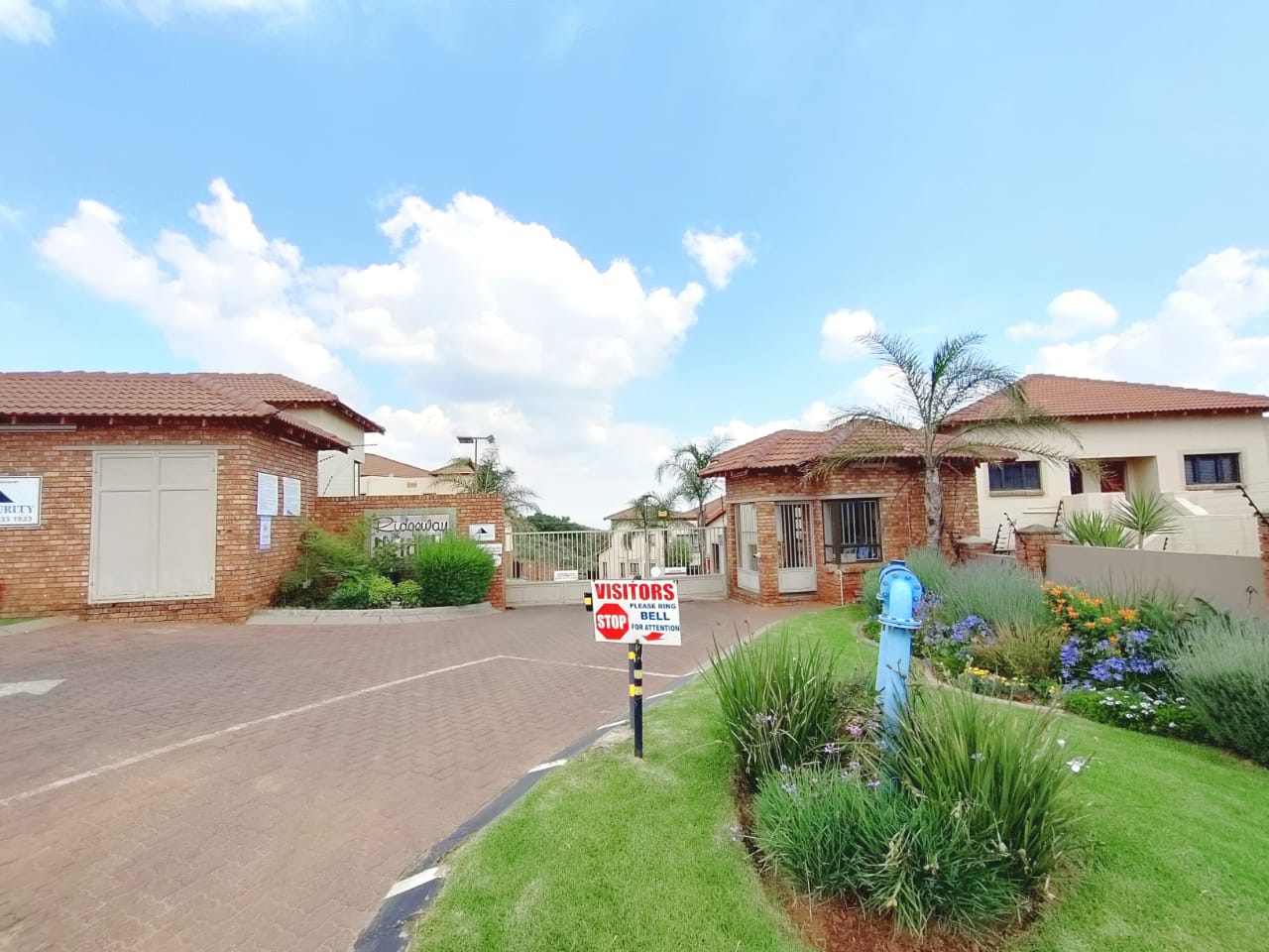 3 Bedroom Townhouse to rent in Ridgeway P24113748971