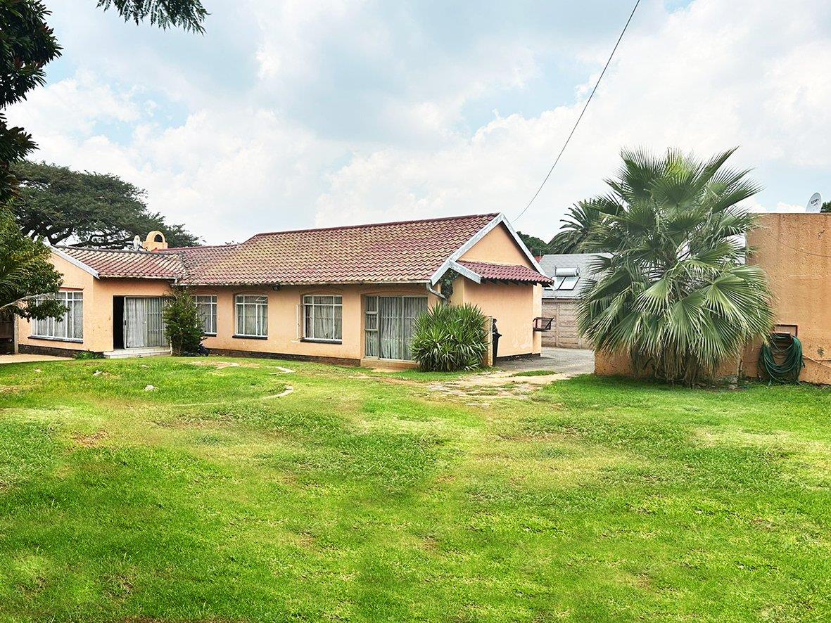 3 Bedroom House for sale in Esther Park P24113936042