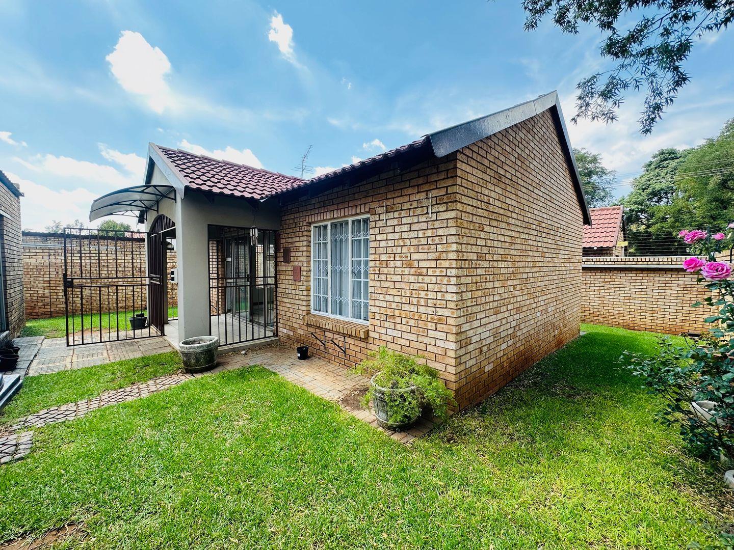 2 Bedroom Townhouse for sale in Albemarle Albemarle Beinvenue, 91