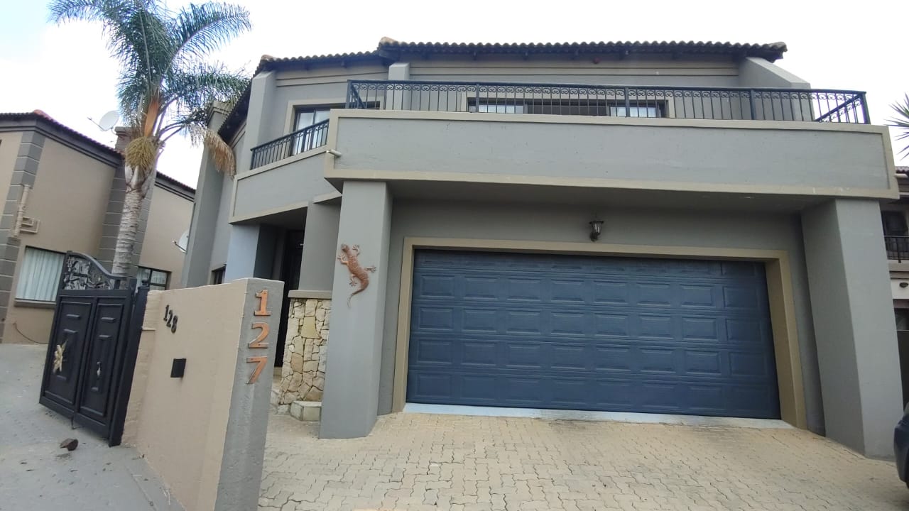4 Bedroom House for sale in Ruimsig 127 Willowbrook Estate Van Dalen