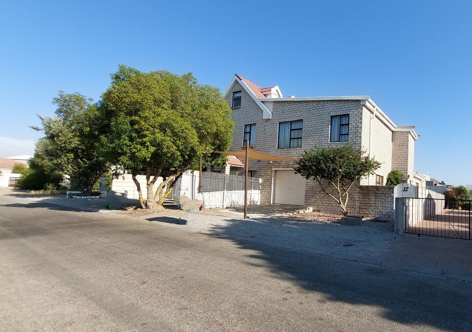 5 Bedroom House for sale in Britannia Bay 12 Sonkwasriet Street P24113937263