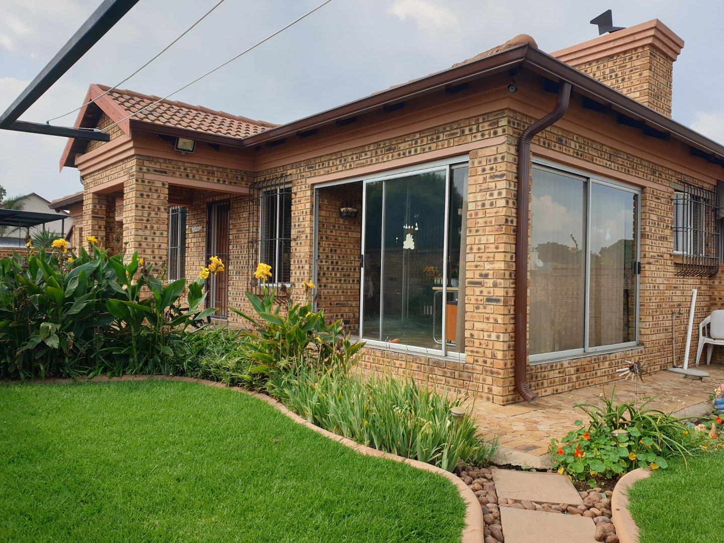 3 Bedroom House for sale in Primrose 24b Orange Road P24113938032