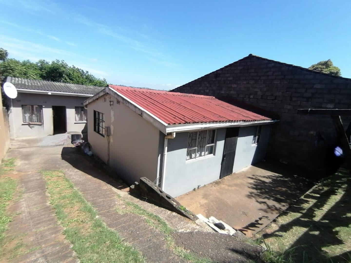 2 Bedroom House for sale in Austerville P24113939341