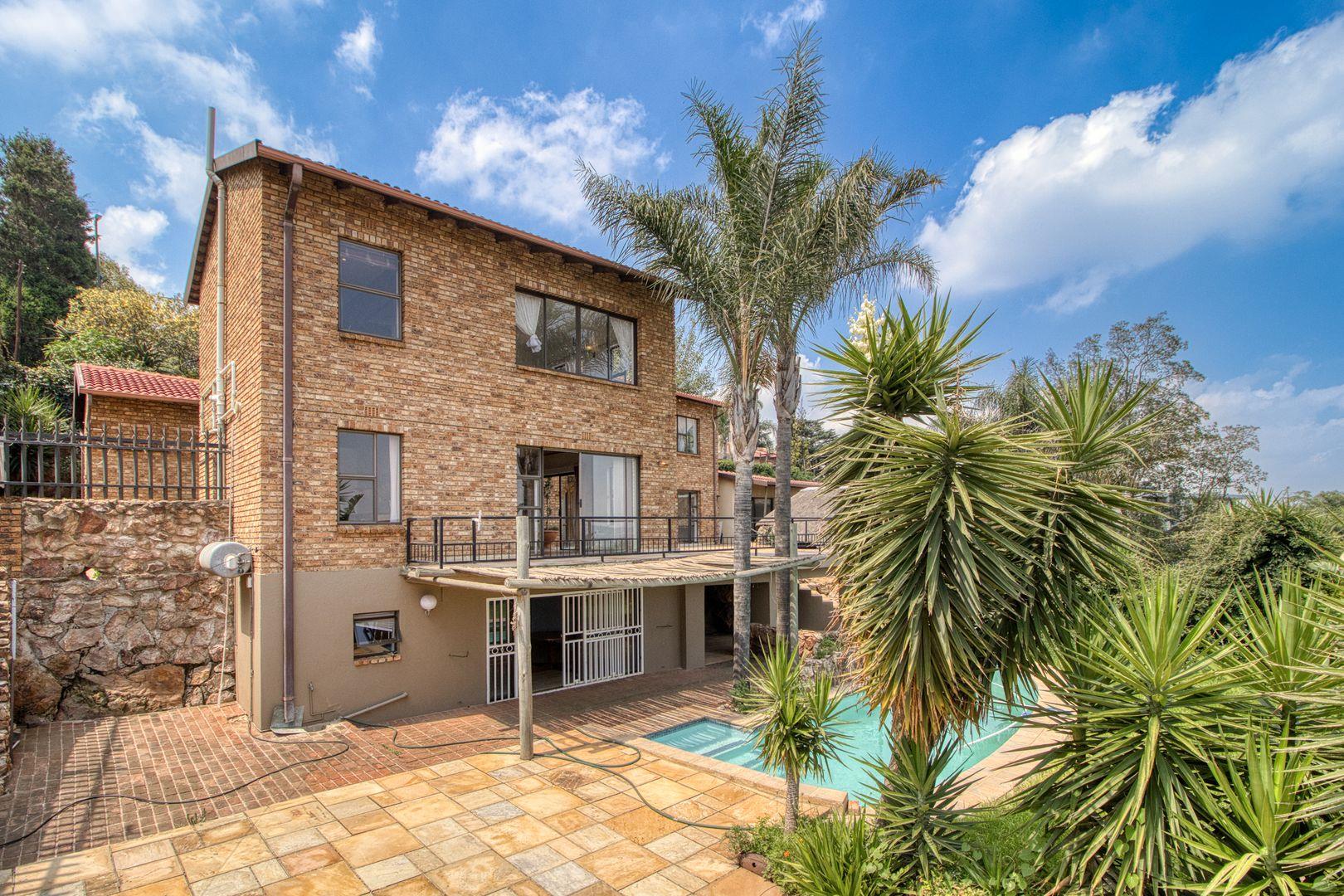 3 Bedroom House for sale in Bedfordview P24113939677