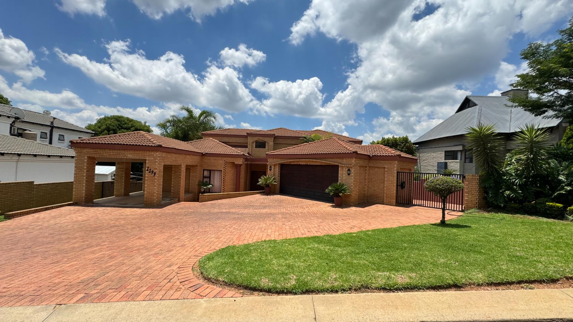 4 Bedroom House for sale in Woodhill Golf Estate P24113963411