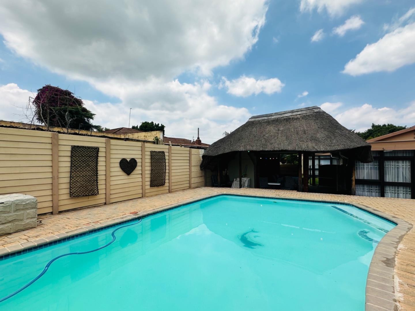 4 Bedroom House for sale in Valhalla P24113895145