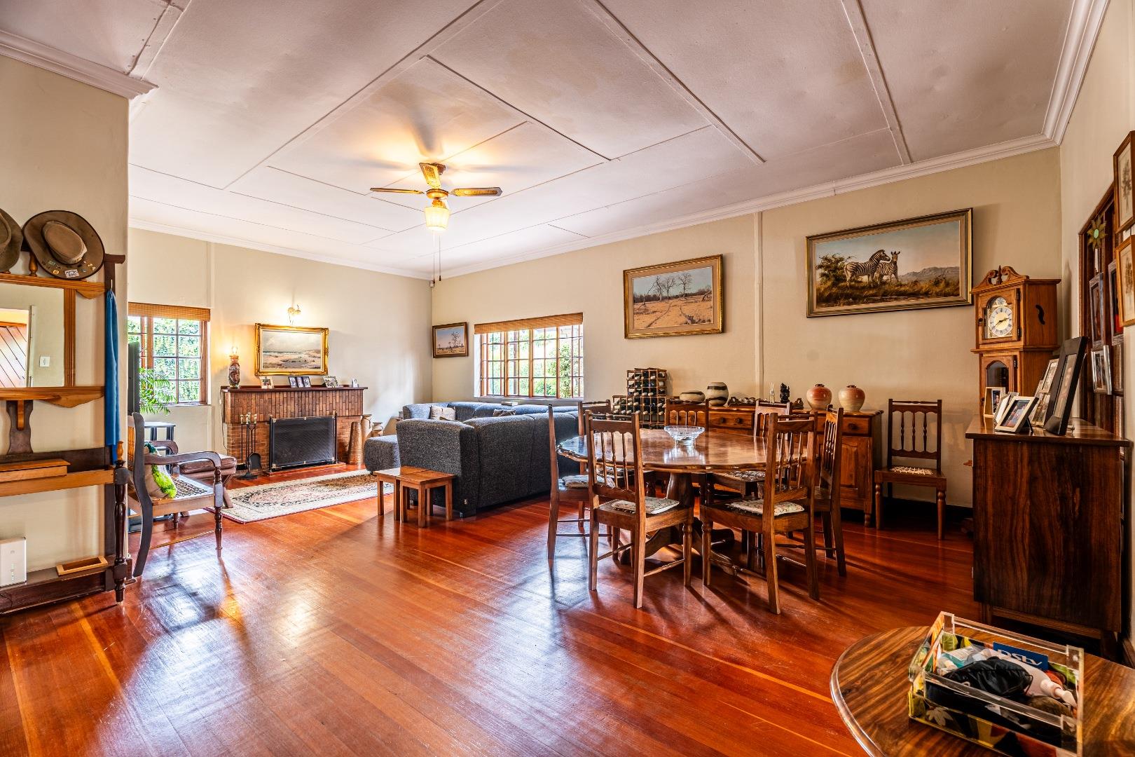 3 Bedroom House for sale in Menlo Park P24113940945