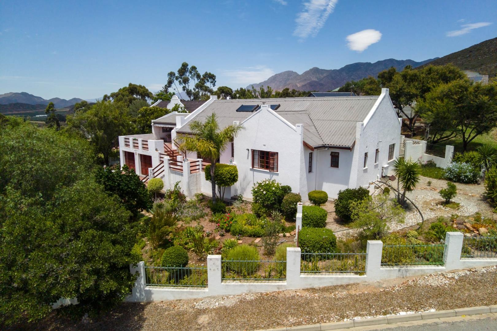 4 Bedroom House for sale in Montagu P24113895156