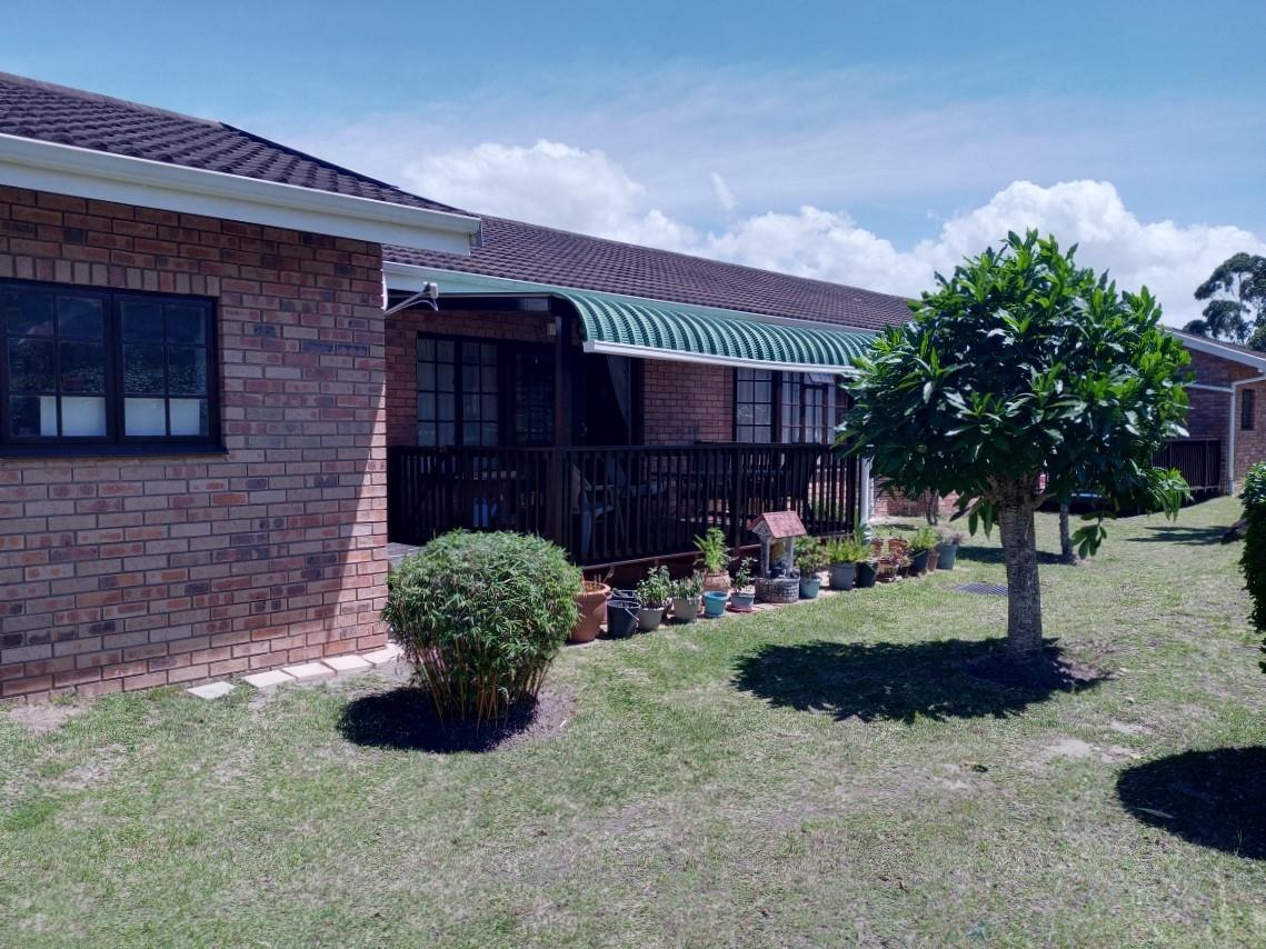 2 Bedroom Townhouse for sale in Margate P24113943667