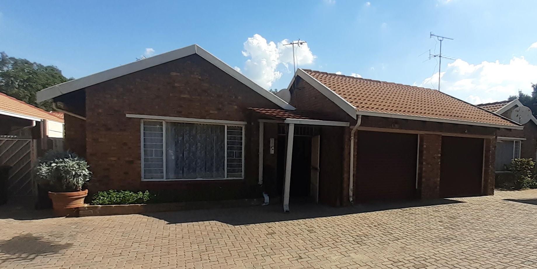 2 Bedroom Townhouse for sale in Boksburg North P24113944592