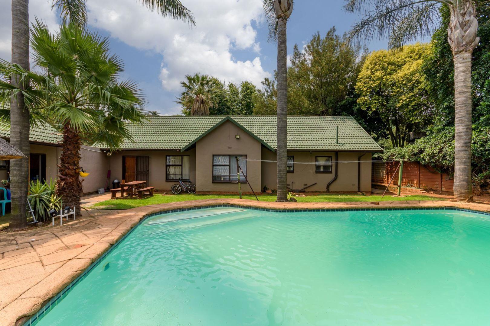 3 Bedroom House for sale in Birch Acres P24113851507