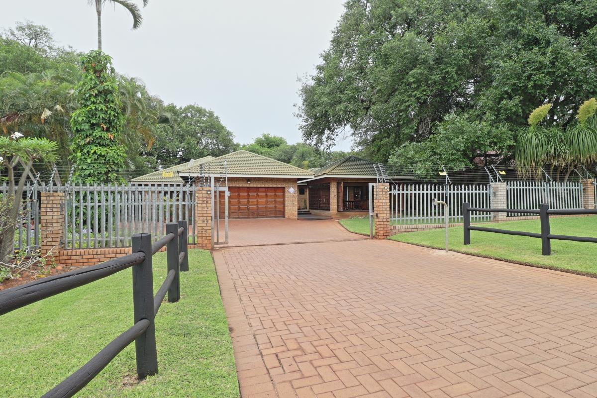 3 Bedroom House for sale in Komatipoort P24113945626