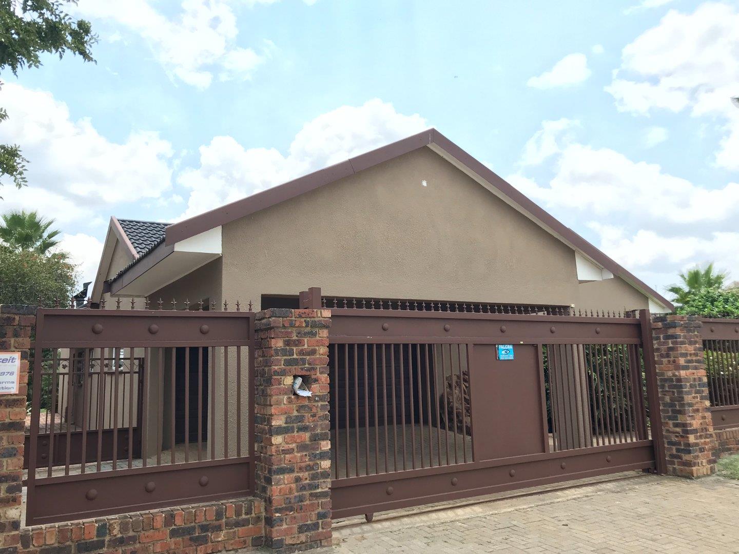 5 Bedroom House for sale in Falcon Ridge P24113946659