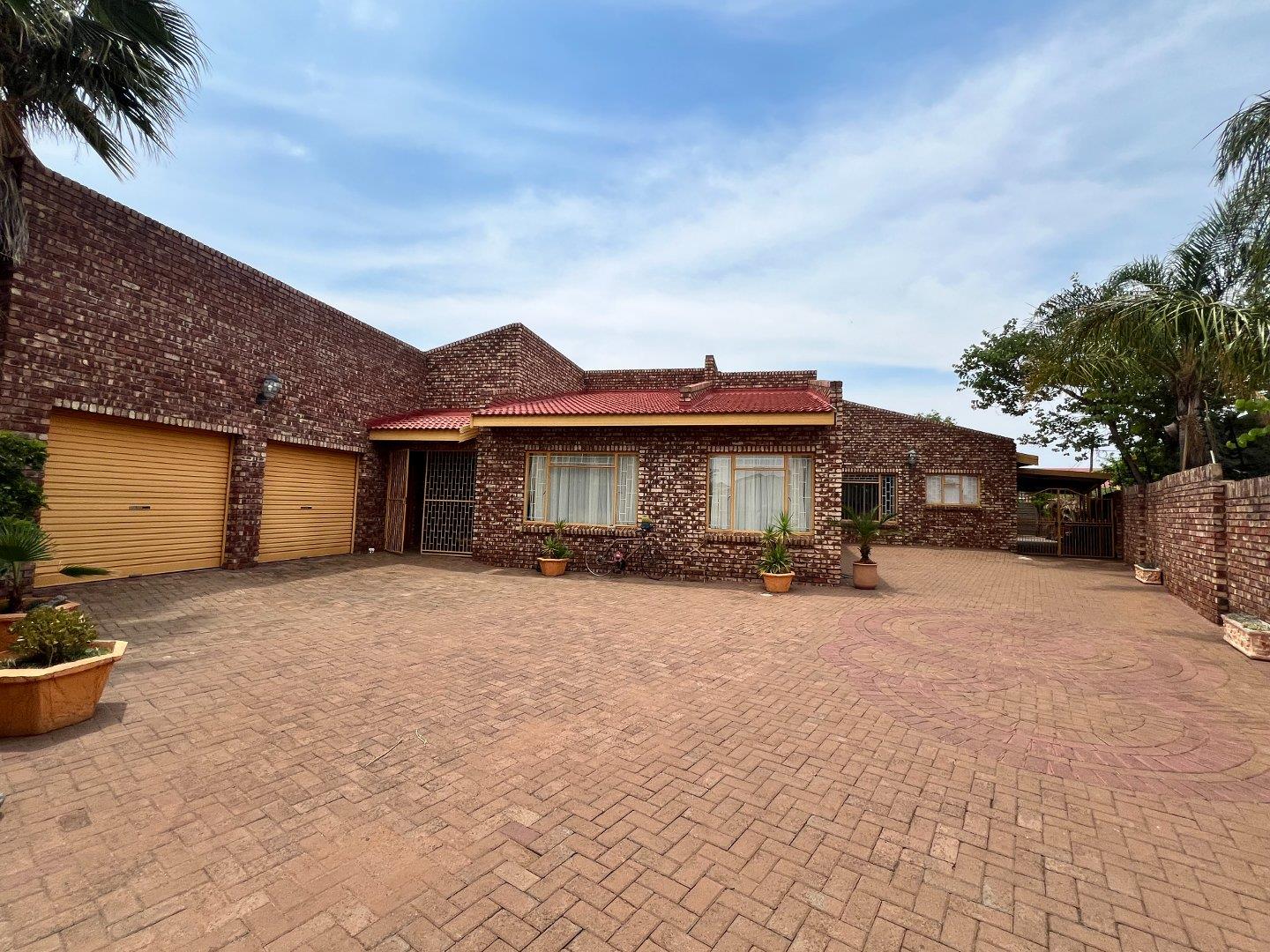 4 Bedroom House for sale in El Toro Park P24113946975