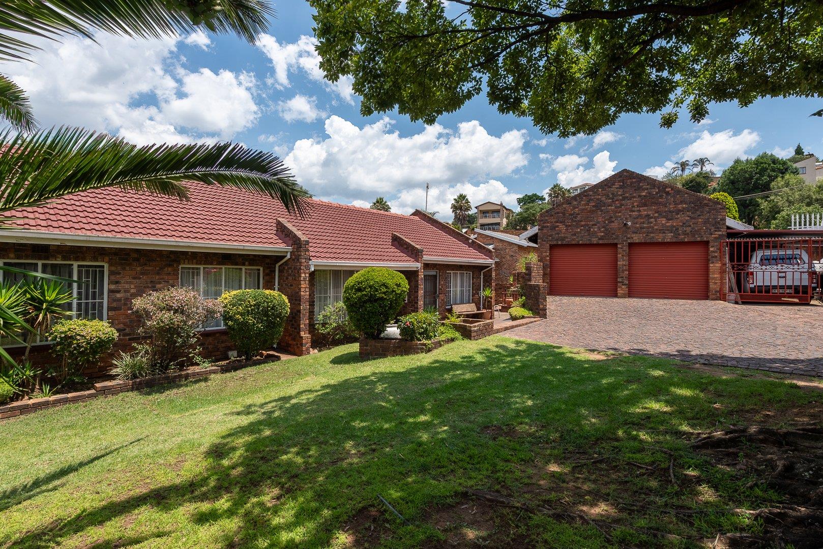 3 Bedroom House for sale in Oakdene P24113947384