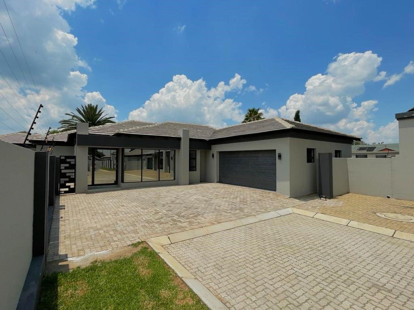 4 Bedroom House for sale in Secunda P24113918463