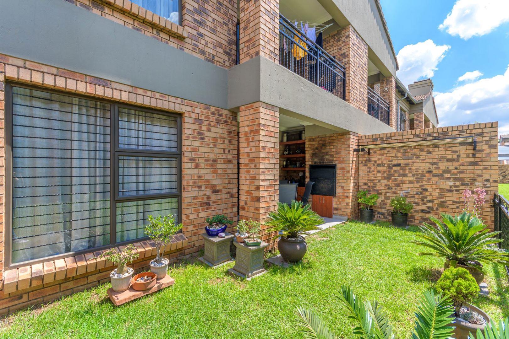 2 Bedroom Apartment / flat for sale in Ravenswood P24113947637