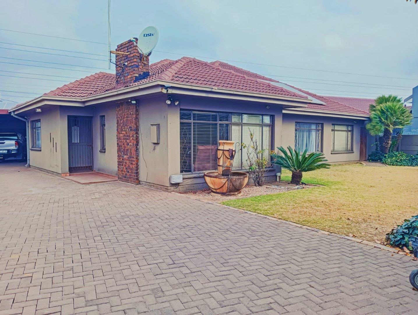 4 Bedroom House for sale in Risiville P24113948851