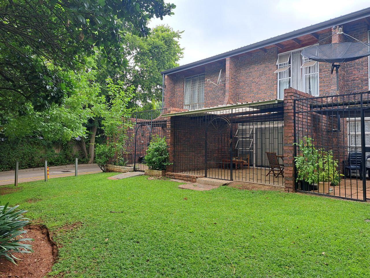 2 Bedroom Townhouse for sale in Queenswood P24113949012