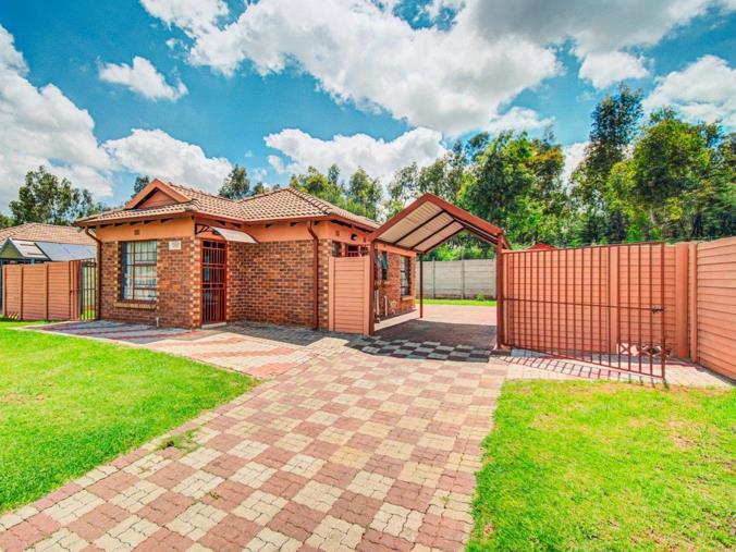 3 Bedroom House for Sale in Clayville