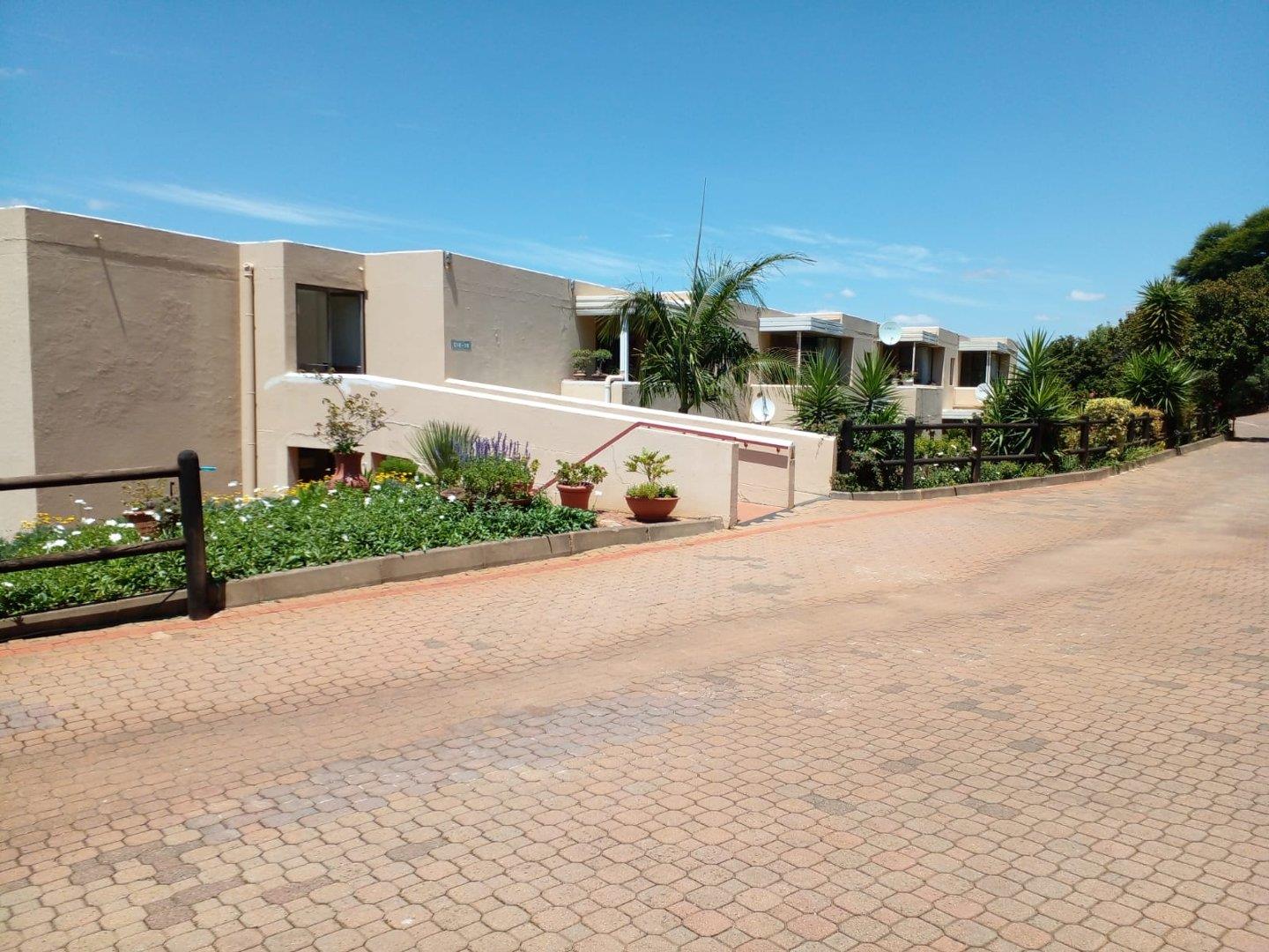 2 Bedroom Townhouse for sale in Faerie Glen P24113949165