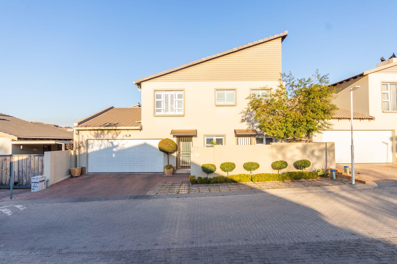 3 Bedroom House for sale in Broadacres P24113949512