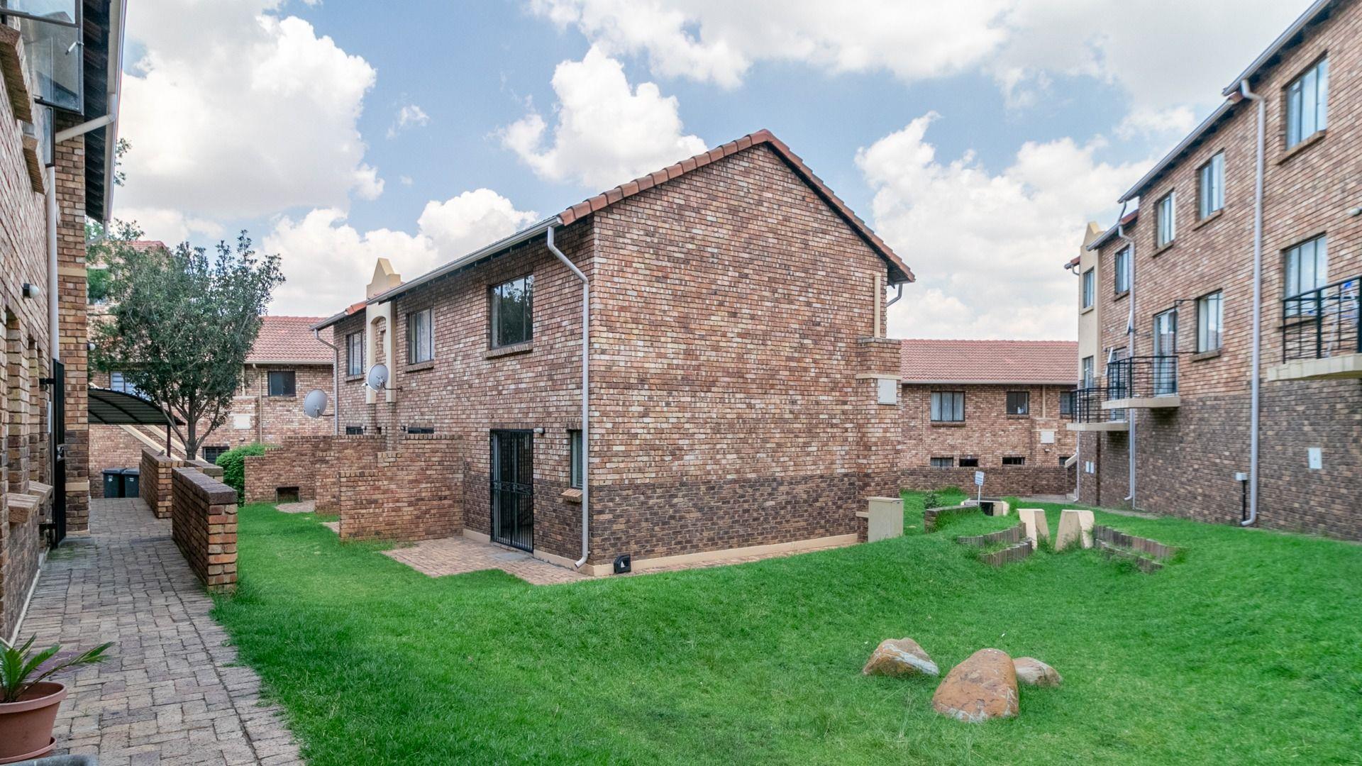 Halfway Gardens Property Townhouses for sale in Halfway Gardens