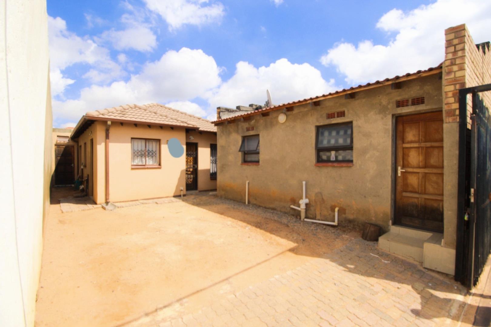 4 Bedroom House for sale in Riverlea P24113950573