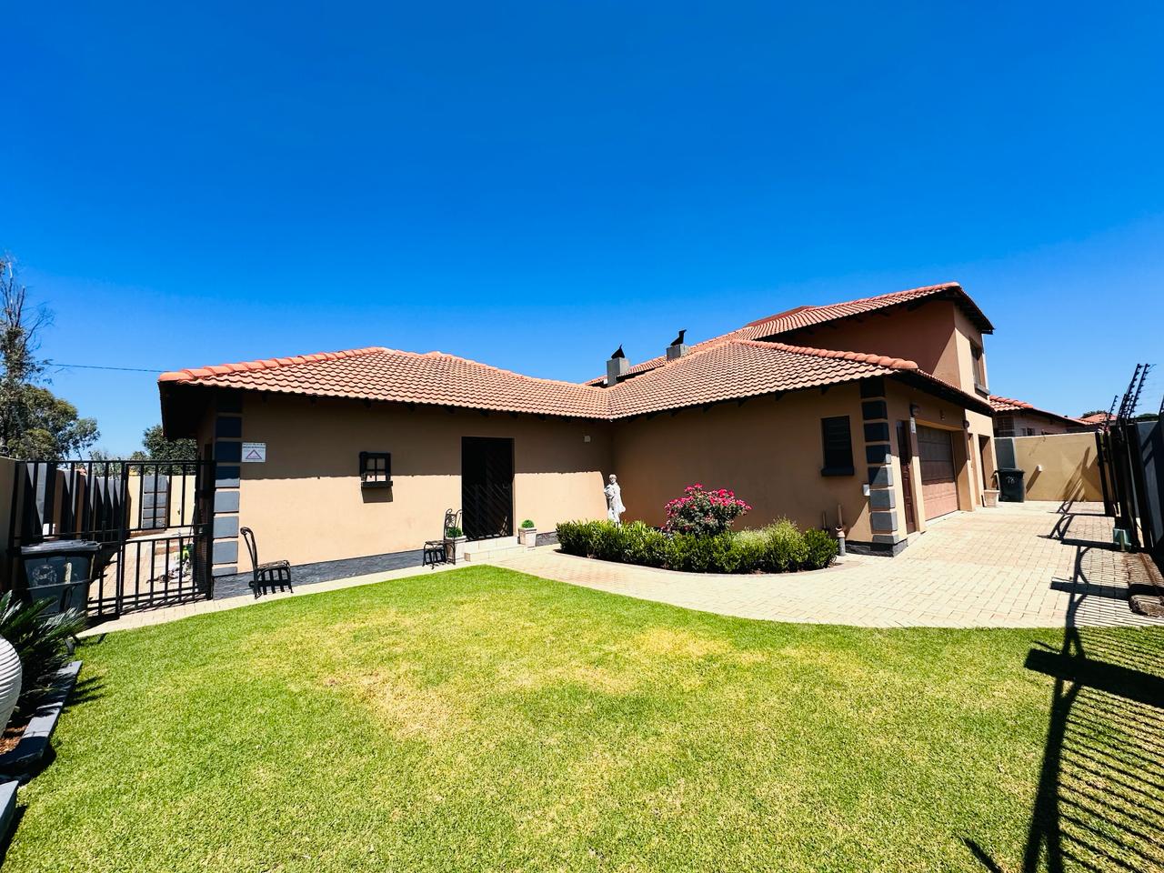 3 Bedroom House for sale in Baillie Park P24113950849