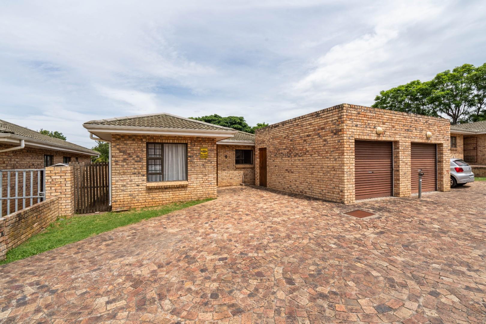 3 Bedroom Townhouse for sale in Sunnyside 8 Thorncliffe, 5 Lawrence