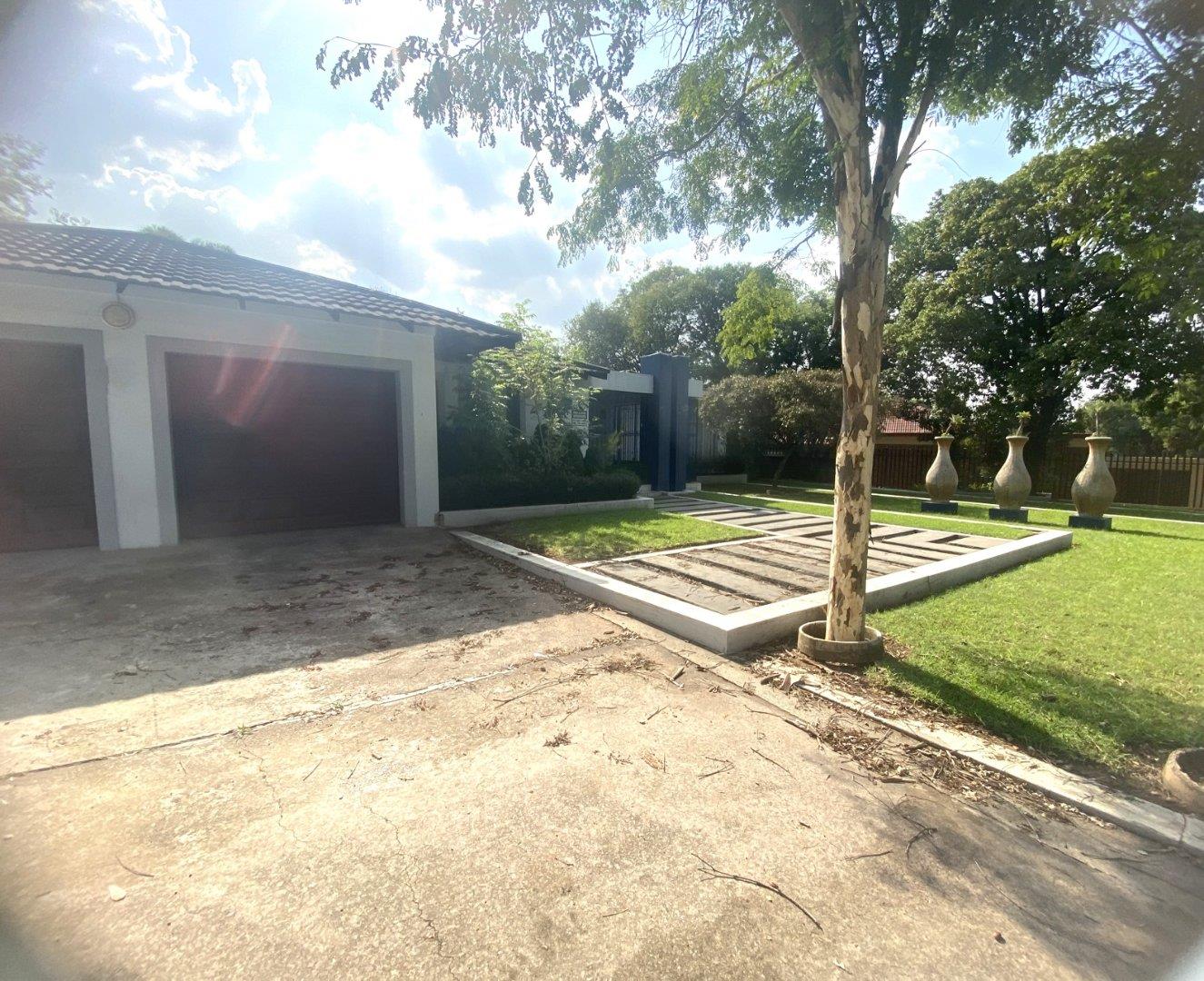 4 Bedroom House for sale in Die Heuwel P24113952656