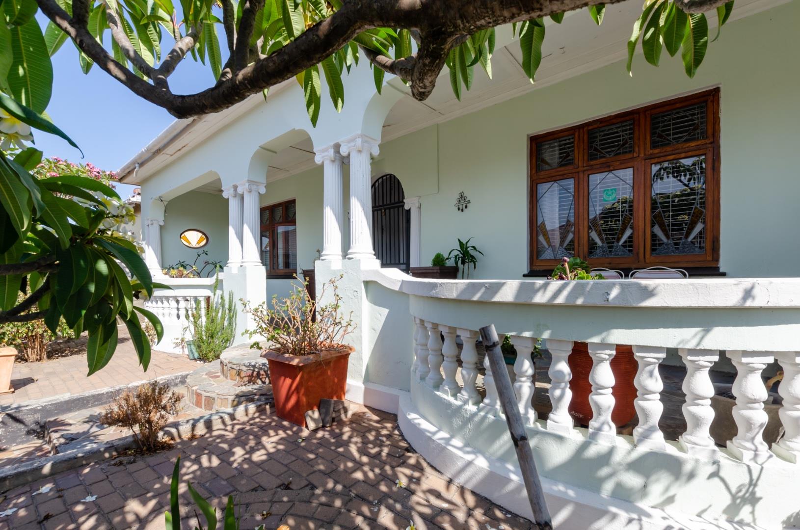 4 Bedroom House for sale in Parow Central P24113953189