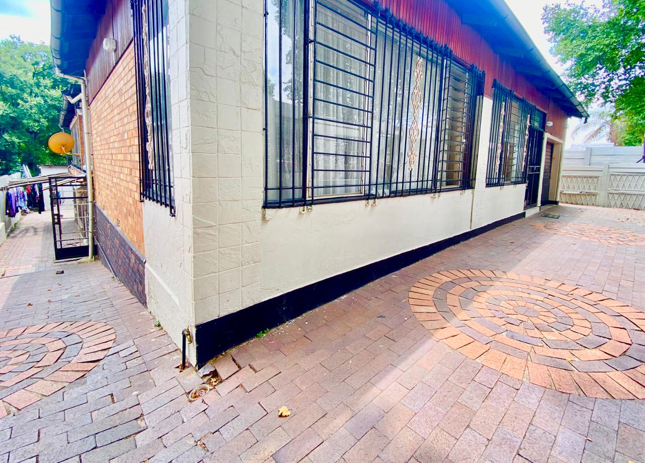 15 Bedroom House for sale in Bezuidenhout Valley P24113954420