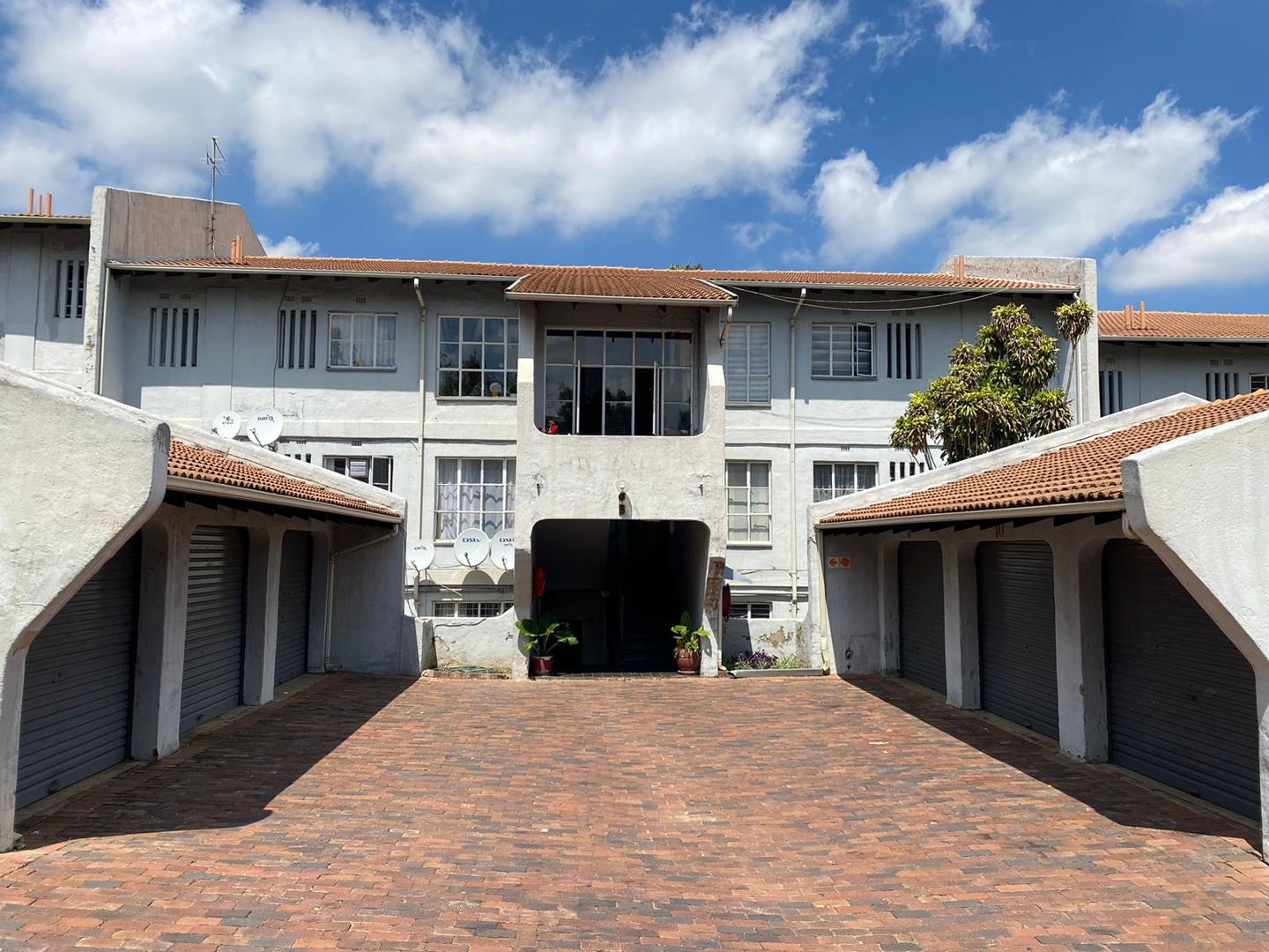 2 Bedroom Townhouse for sale in Bramley Park P24113955455