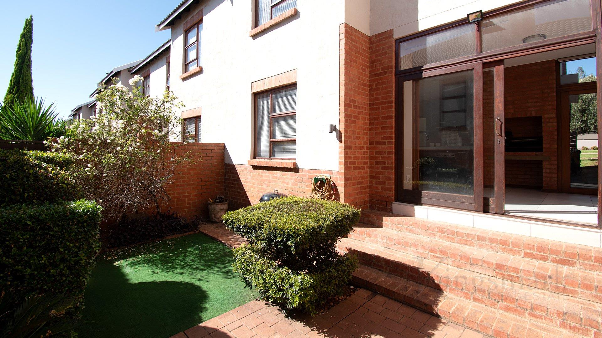 Mooikloof Equestrian Estate Property Apartments / flats to rent in