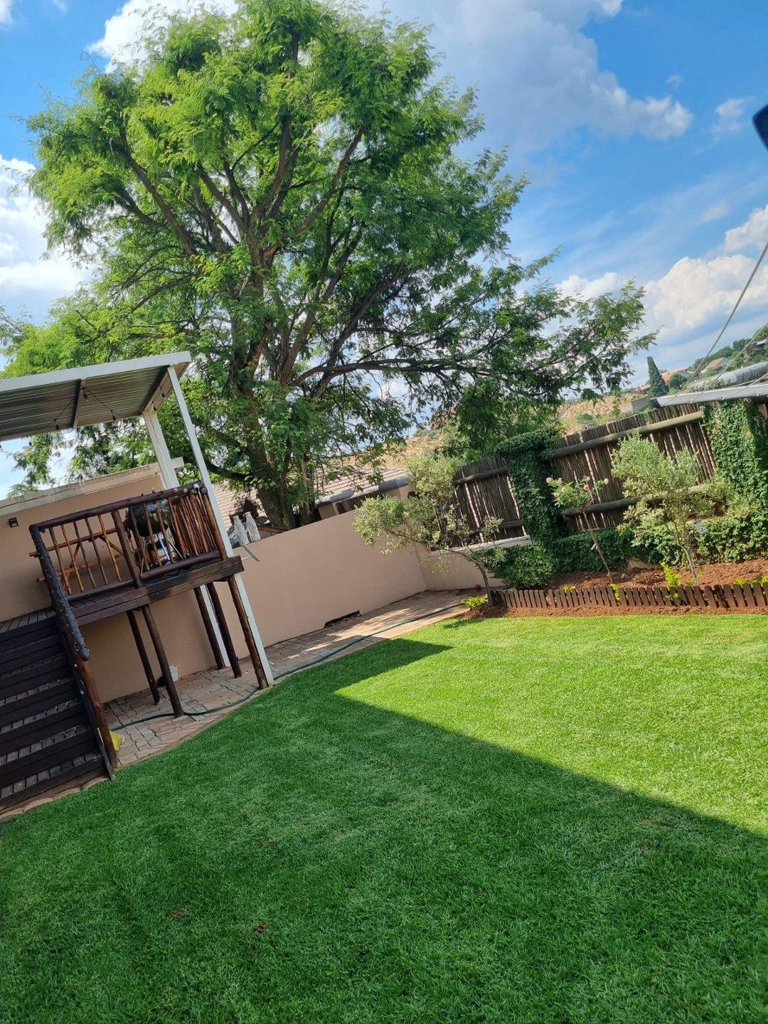 3 Bedroom Townhouse for sale in Chancliff Ridge Berg En Dal Estate