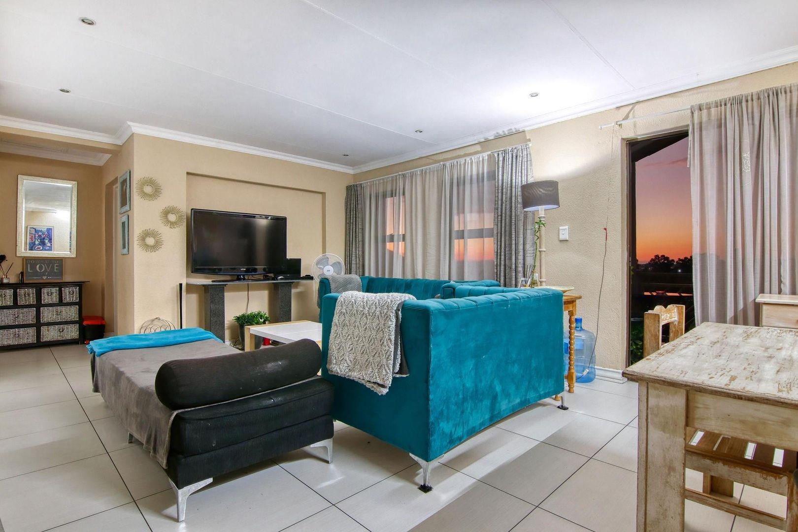 3 Bedroom Apartment / flat for sale in Maroeladal 100 Riverside Lodge