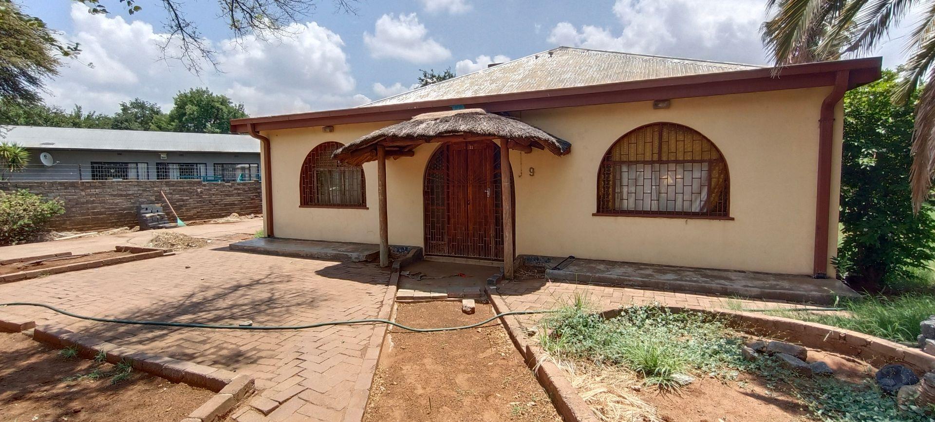 3 Bedroom House for sale in Kuruman P24113957730