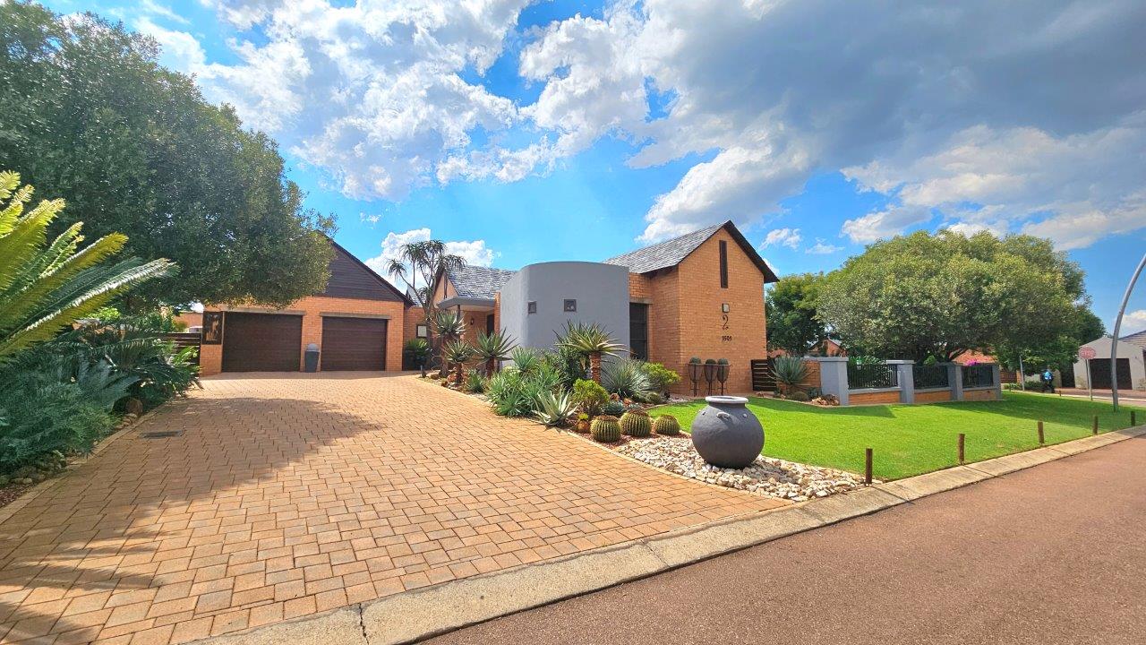 3 Bedroom House for sale in Retire at Midstream P24113959303