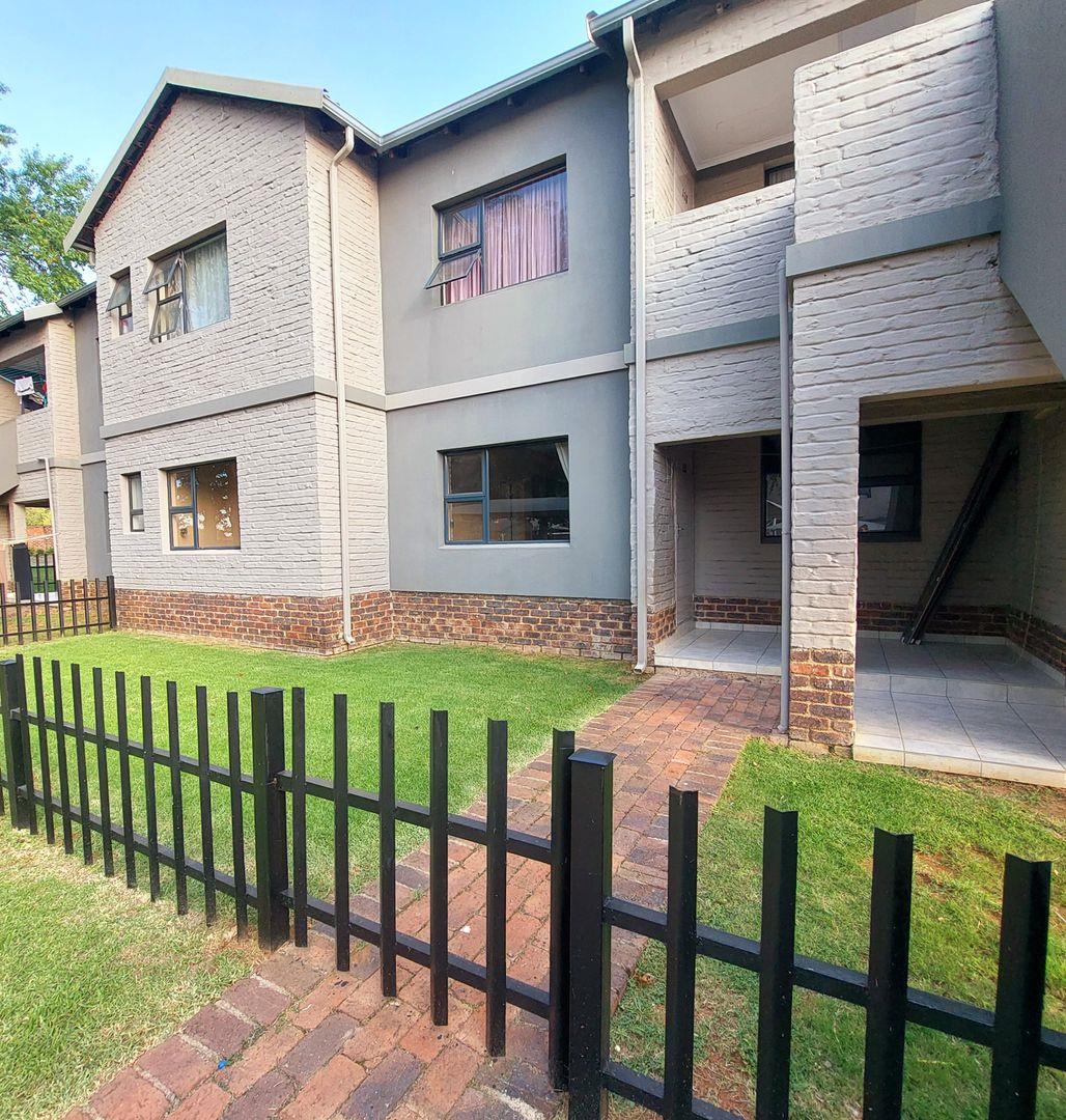 3 Bedroom Townhouse for sale in Cloverdene P24113959807