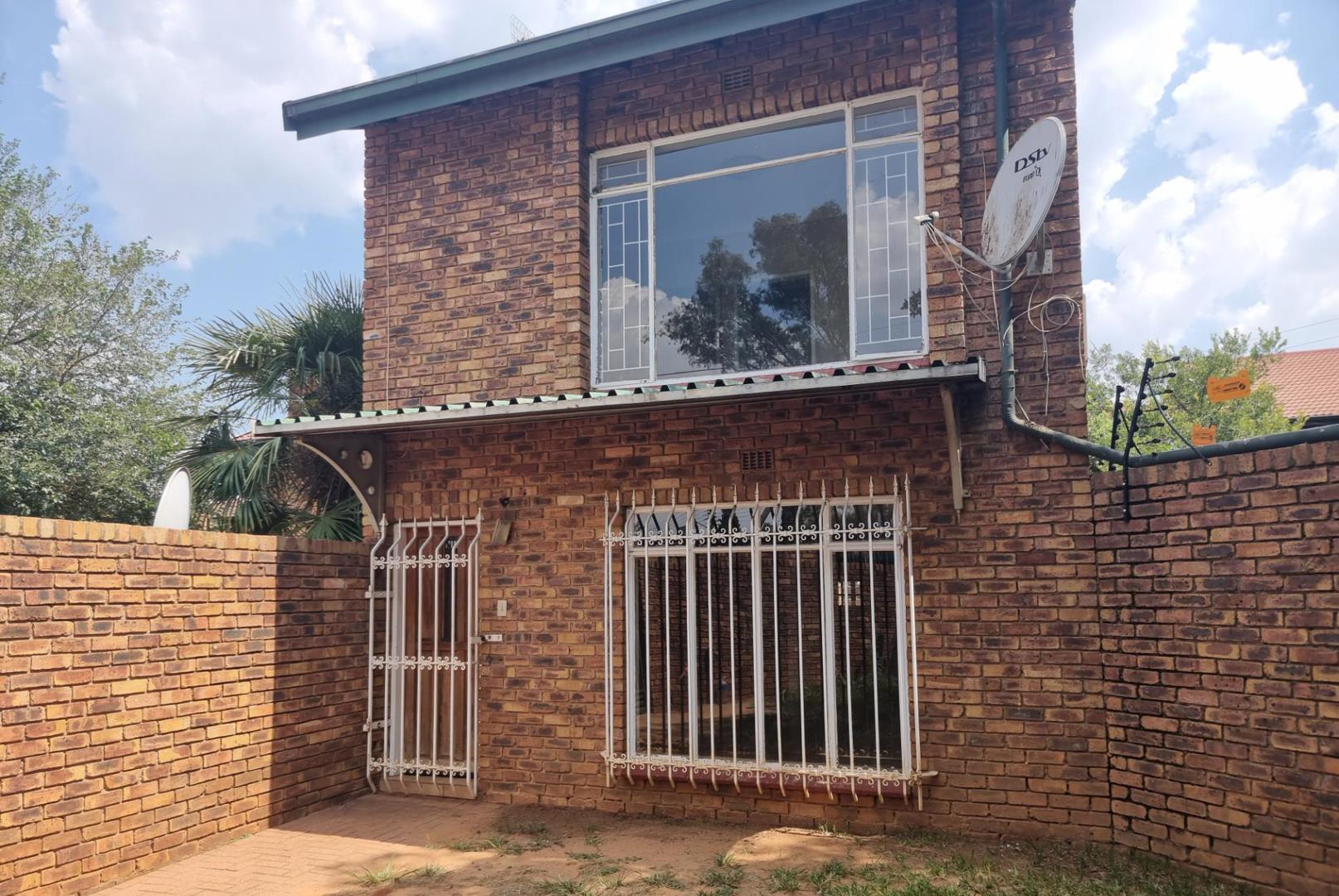 3 Bedroom Townhouse for sale in Heidelberg Central P24113961326