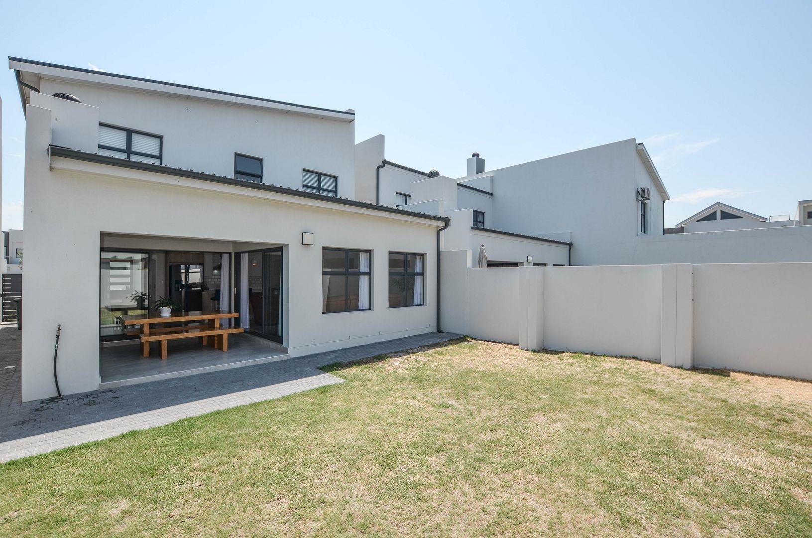 3 Bedroom House for sale in Sandown P24113984980