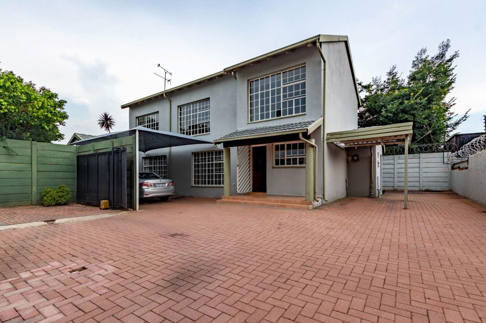 3 Bedroom House to rent in Westdene 8 Divot Street P24113962854