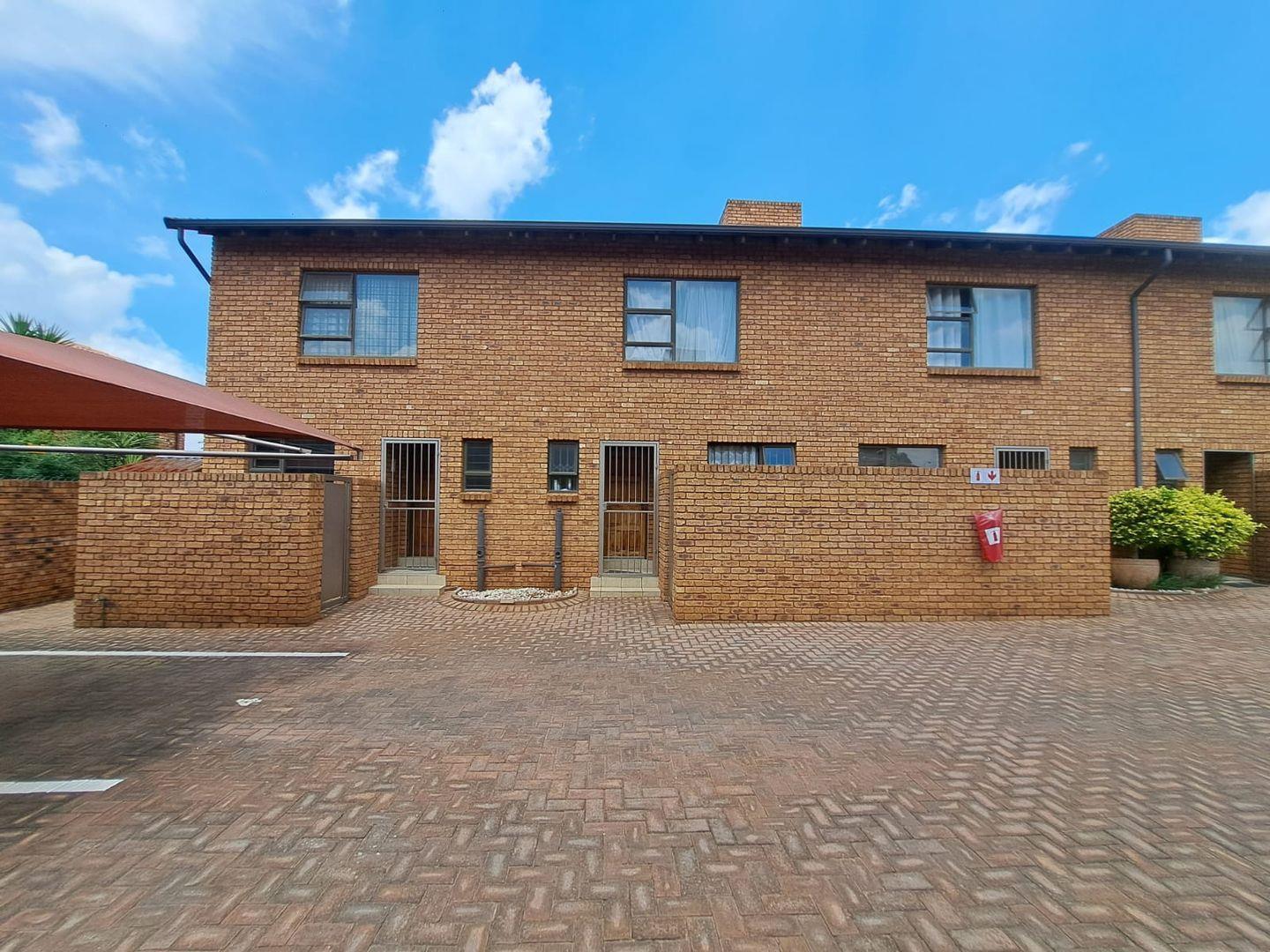 2 Bedroom Townhouse for sale in Florentia 14 Disa Avenue P24113962890