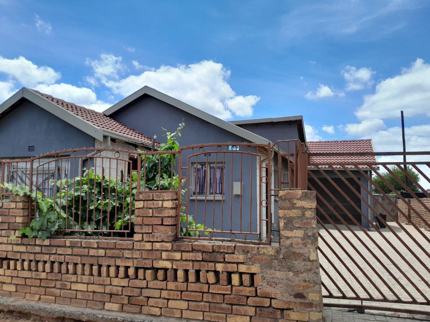 3 Bedroom House for sale in Kwaguqa P24113963375