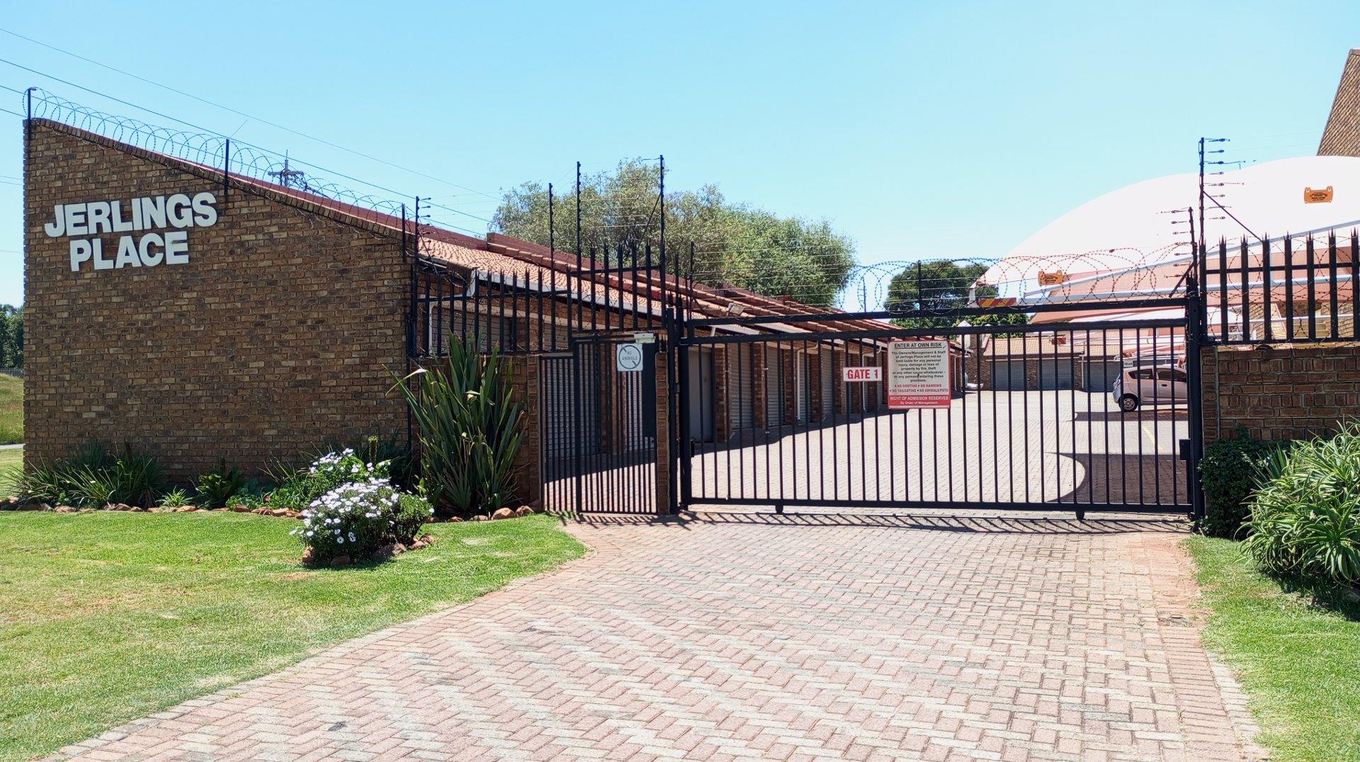 2 Bedroom Apartment / flat for sale in Krugersdorp North Unit 65