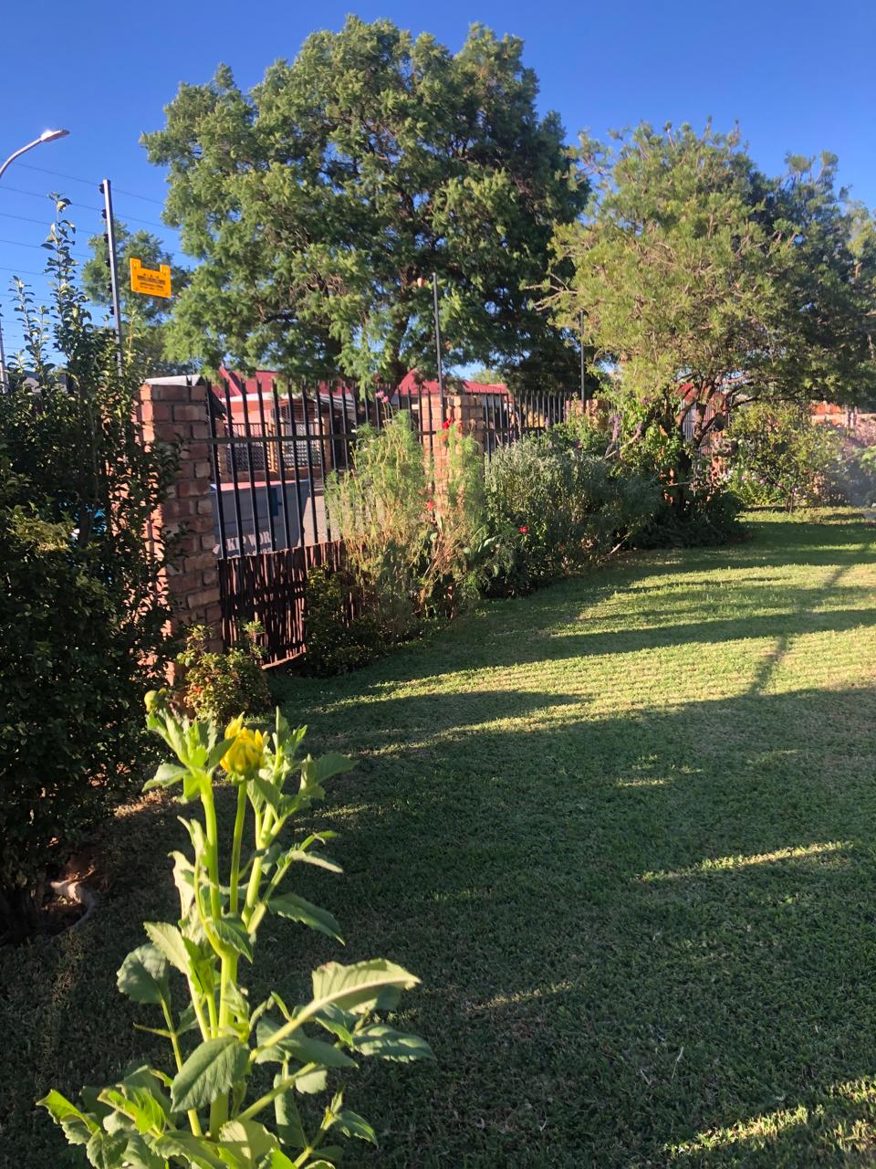 3 Bedroom House for sale in Beaconsfield P24113964539