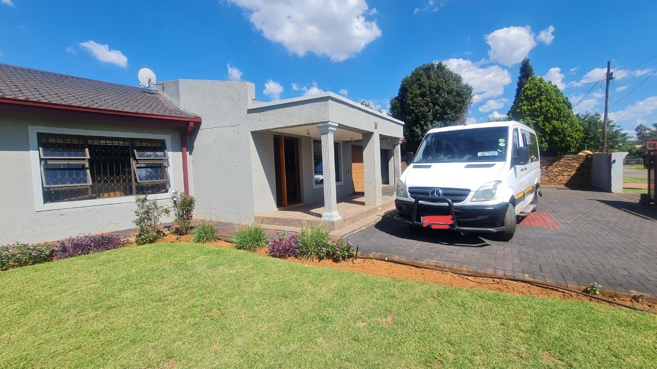 4 Bedroom House for sale in Greenhills P24113964593