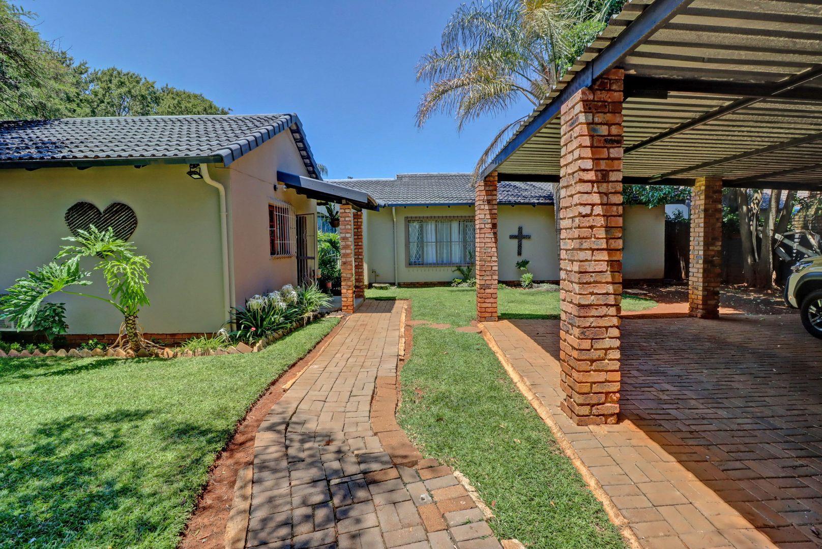 4 Bedroom House for sale in Pierre Van Ryneveld P24113964620